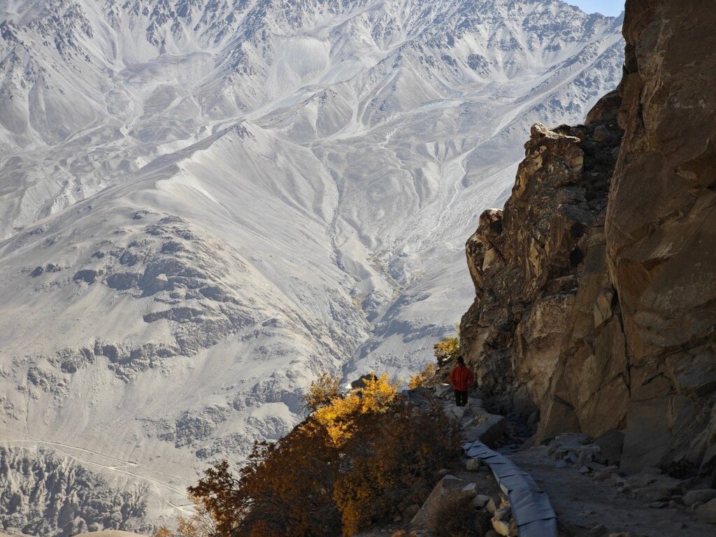 sustainable hiking movement